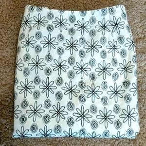 Cute Telluride Skirt-Off White w/ Black Stitching Design, Fully Lined Size 6